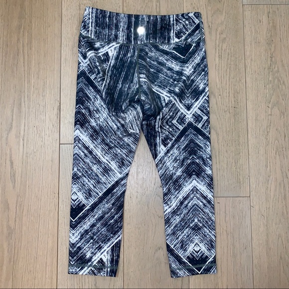 Soulcycle Brushed Printed Cropped Leggings - Picture 6 of 8